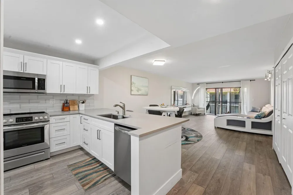 327 LAKEVIEW DRIVE #203 Weston, FL 33326