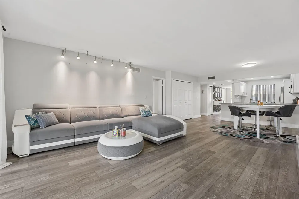 327 LAKEVIEW DRIVE #203 Weston, FL 33326