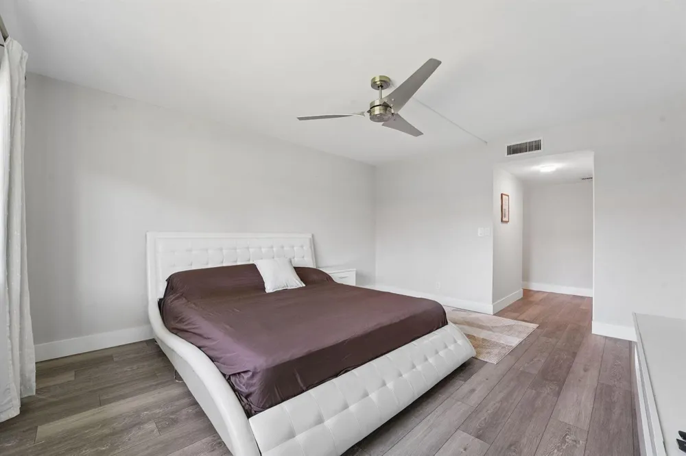 327 LAKEVIEW DRIVE #203 Weston, FL 33326