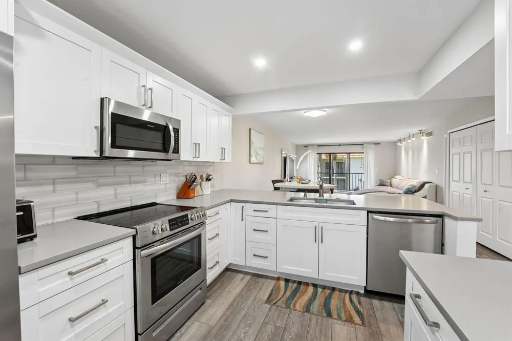327 LAKEVIEW DRIVE #203 Weston, FL 33326