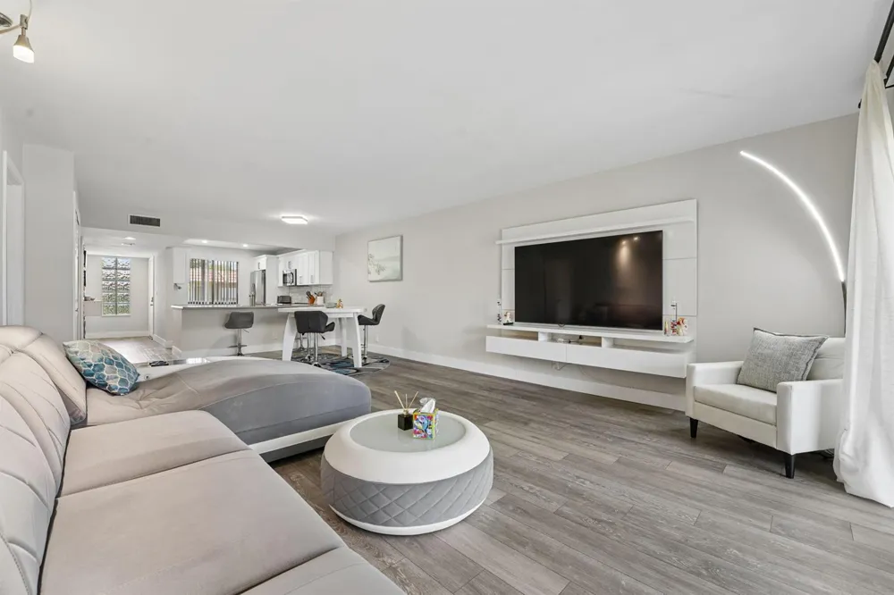 327 LAKEVIEW DRIVE #203 Weston, FL 33326
