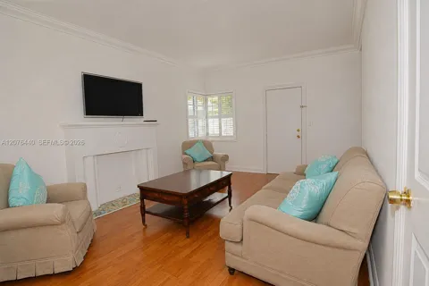 1341 Meridian Ave #206