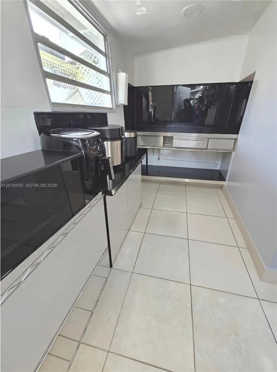 3320 NW 20th St Miami, FL 33142