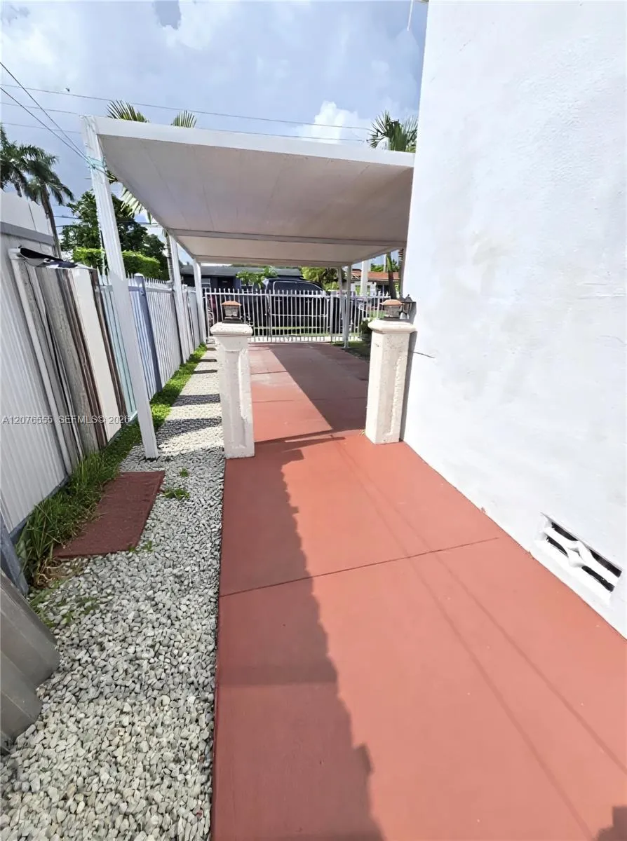 3320 NW 20th St Miami, FL 33142