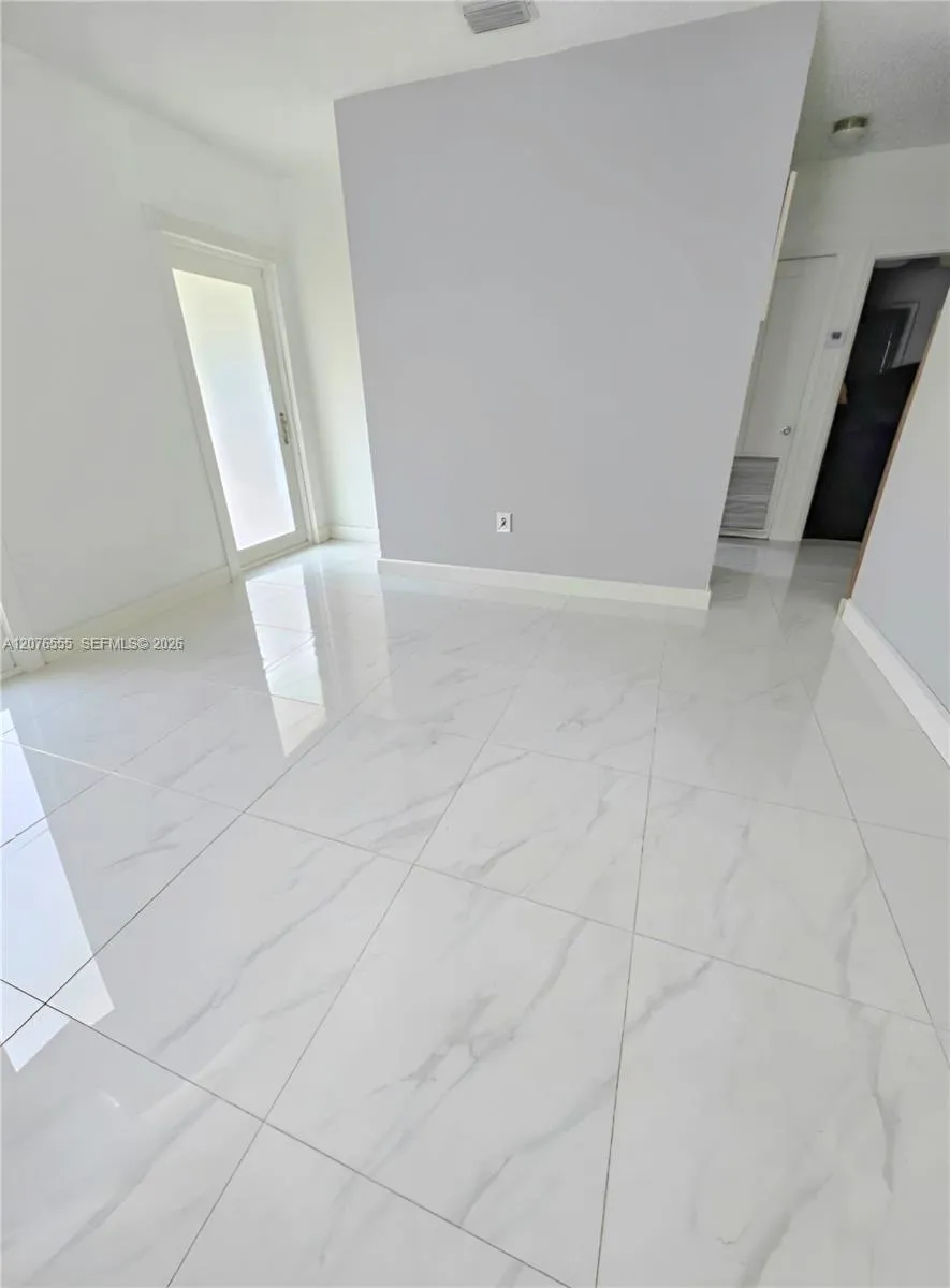 3320 NW 20th St Miami, FL 33142