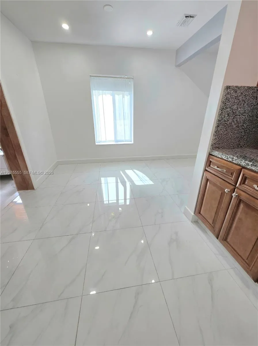 3320 NW 20th St Miami, FL 33142