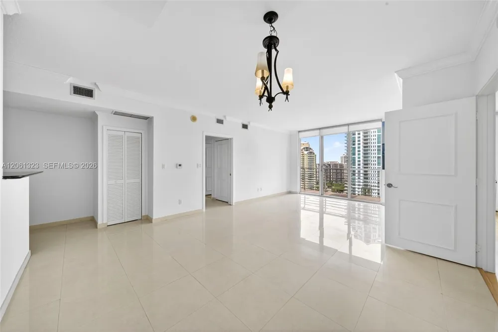 325 S Biscayne Blvd #2219 Miami, FL 33131