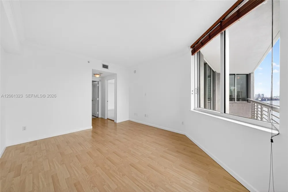 325 S Biscayne Blvd #2219 Miami, FL 33131