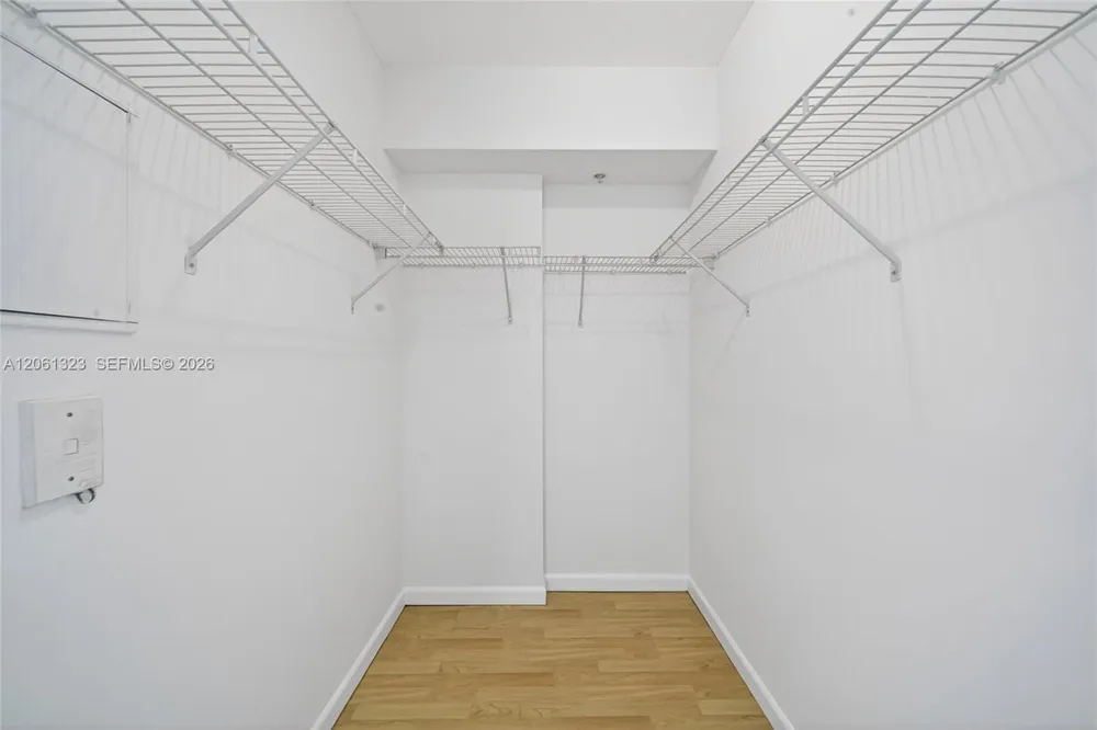 325 S Biscayne Blvd #2219 Miami, FL 33131