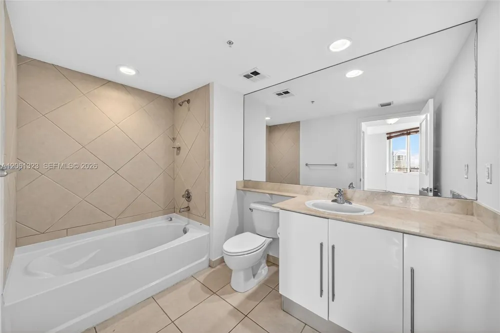 325 S Biscayne Blvd #2219 Miami, FL 33131