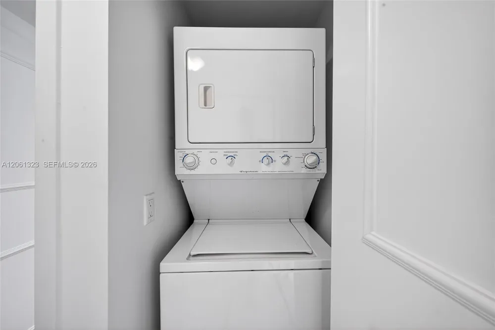325 S Biscayne Blvd #2219 Miami, FL 33131