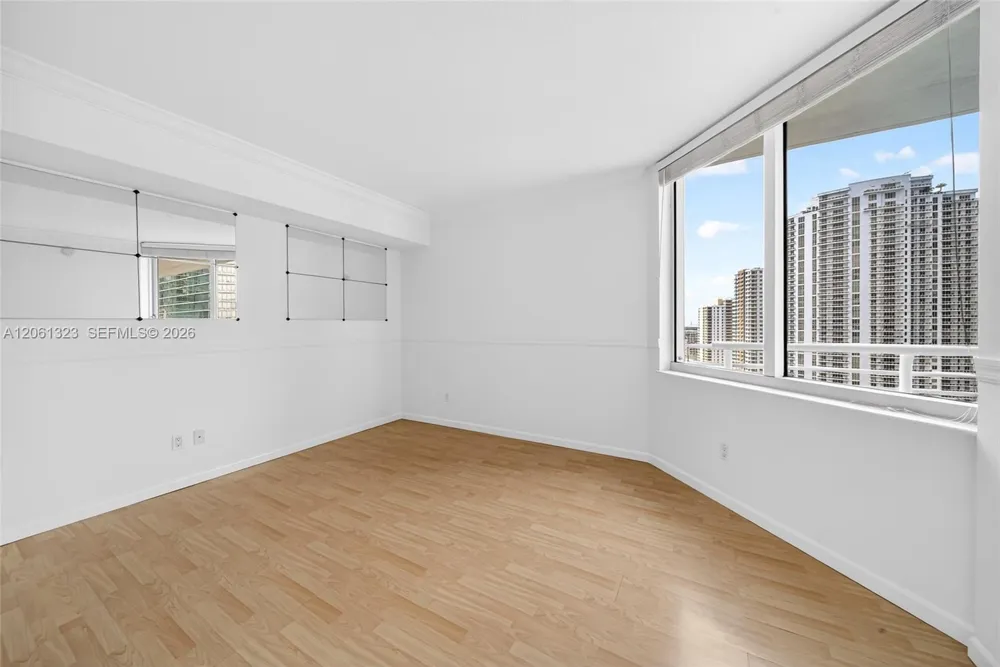 325 S Biscayne Blvd #2219 Miami, FL 33131