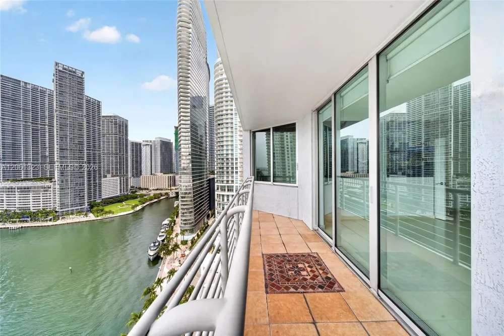 325 S Biscayne Blvd #2219 Miami, FL 33131
