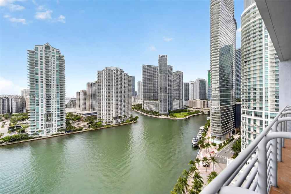 325 S Biscayne Blvd #2219 Miami, FL 33131