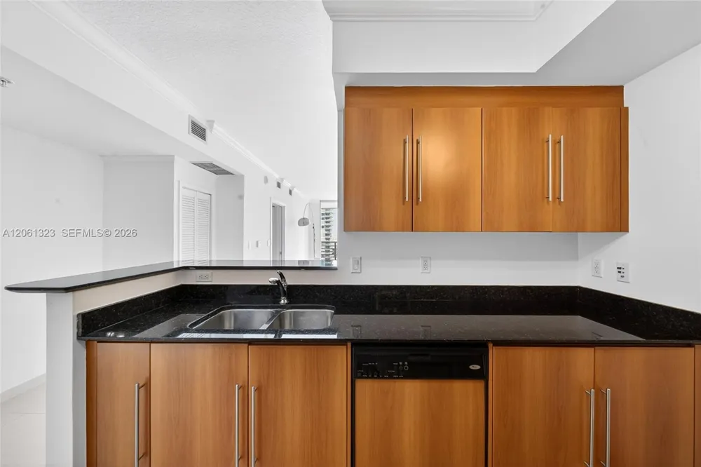 325 S Biscayne Blvd #2219 Miami, FL 33131