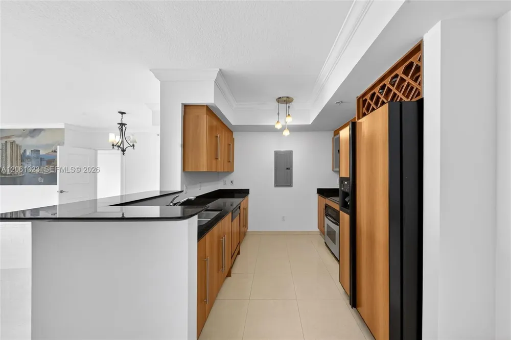 325 S Biscayne Blvd #2219 Miami, FL 33131
