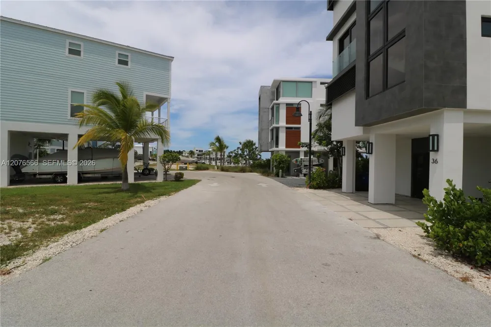94825 Overseas Hwy #35 Key Largo, FL 33037