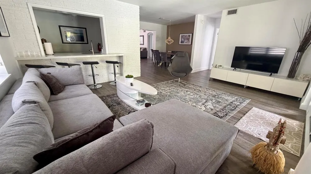 614 NE 26th Street Wilton Manors, FL 33305