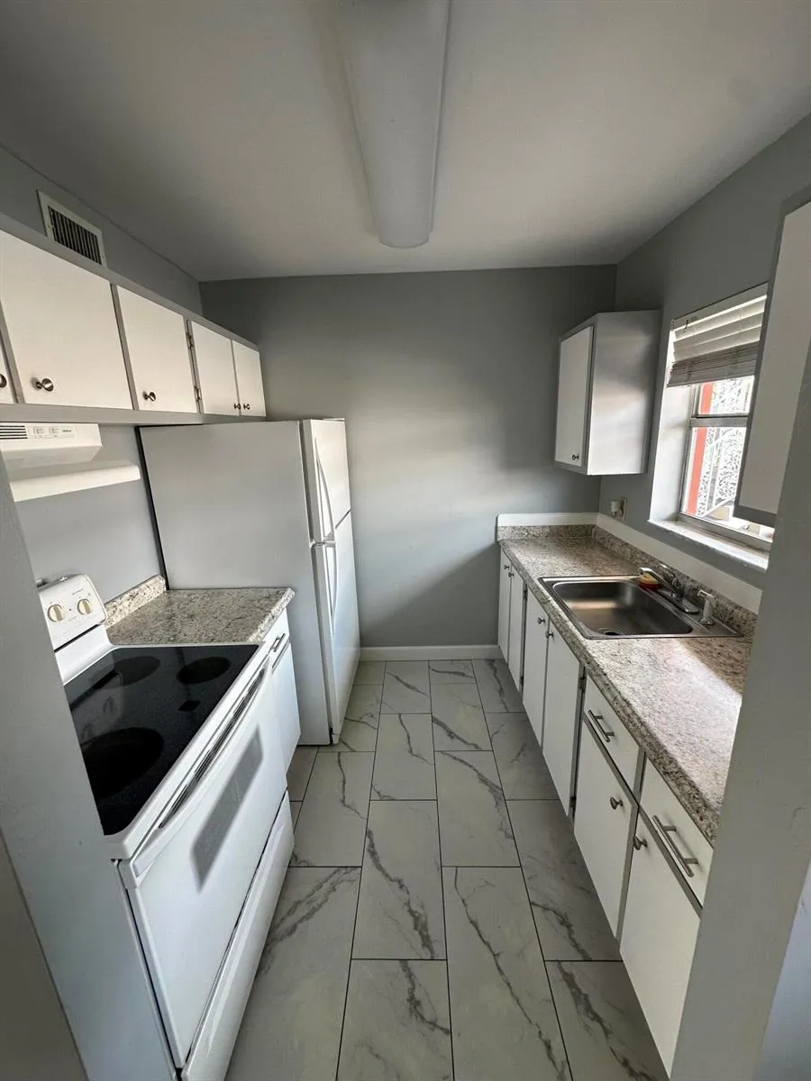 761 HUMMINGBIRD WAY #102 North Palm Beach, FL 33408