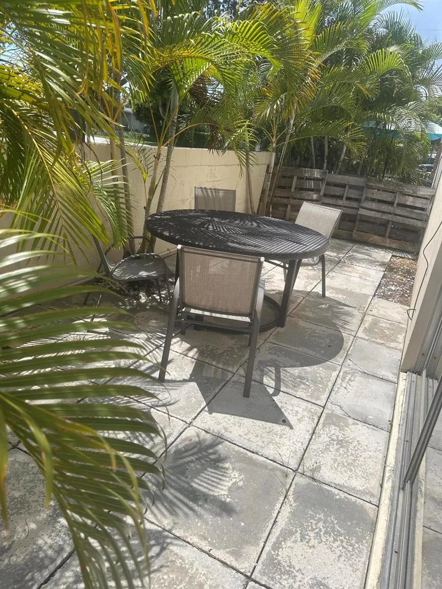 761 HUMMINGBIRD WAY #102 North Palm Beach, FL 33408