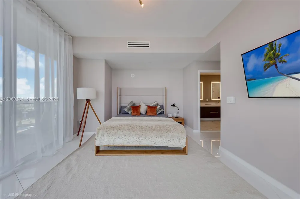 851 NE 1st Ave #3402 Miami, FL 33132