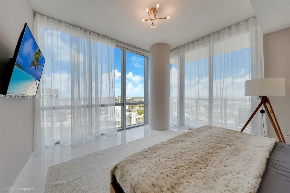 851 NE 1st Ave #3402 Miami, FL 33132