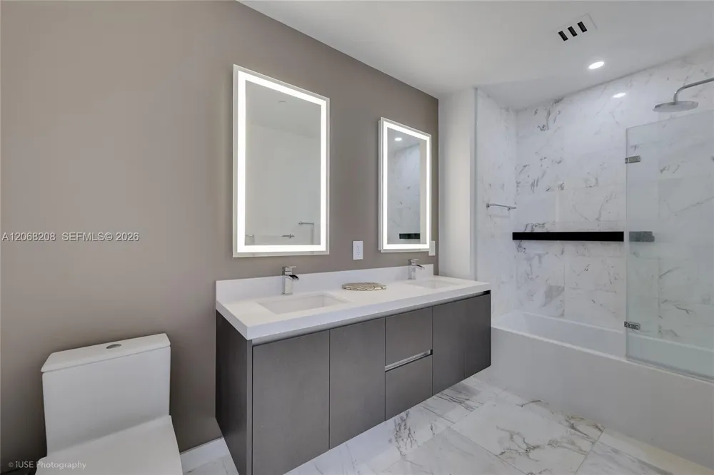 851 NE 1st Ave #3402 Miami, FL 33132