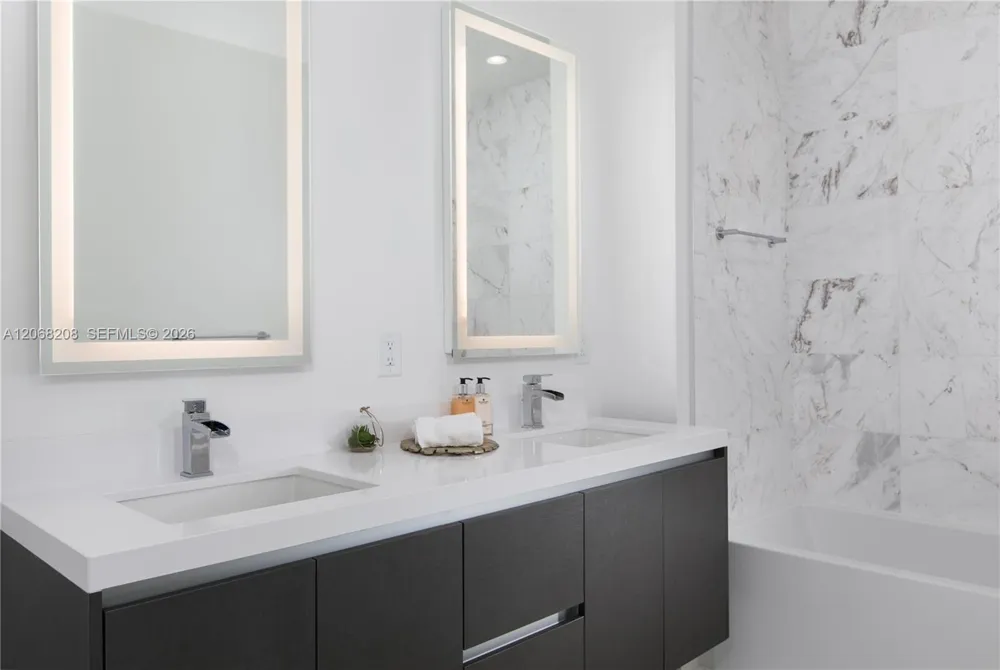 851 NE 1st Ave #3402 Miami, FL 33132
