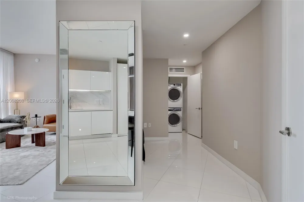 851 NE 1st Ave #3402 Miami, FL 33132