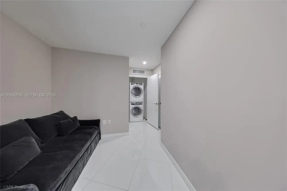 851 NE 1st Ave #3402 Miami, FL 33132