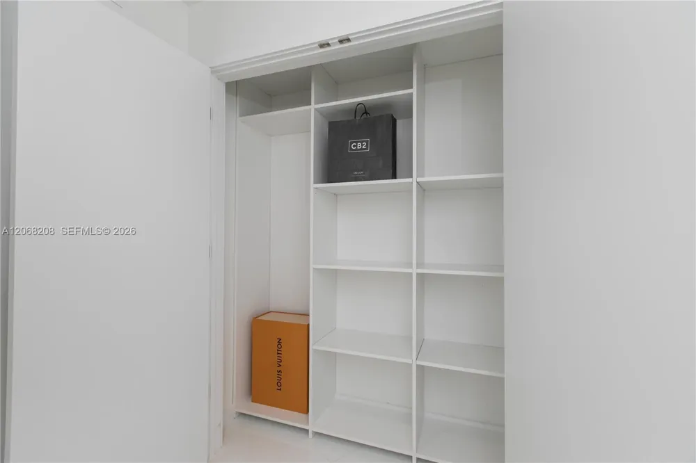 851 NE 1st Ave #3402 Miami, FL 33132