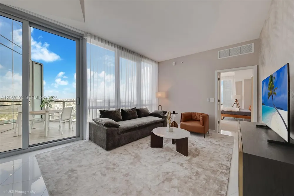 851 NE 1st Ave #3402 Miami, FL 33132