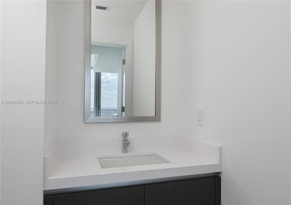 851 NE 1st Ave #3402 Miami, FL 33132