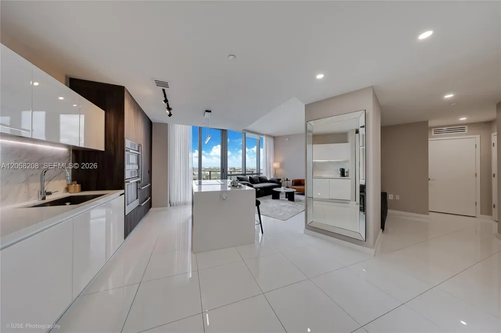 851 NE 1st Ave #3402 Miami, FL 33132