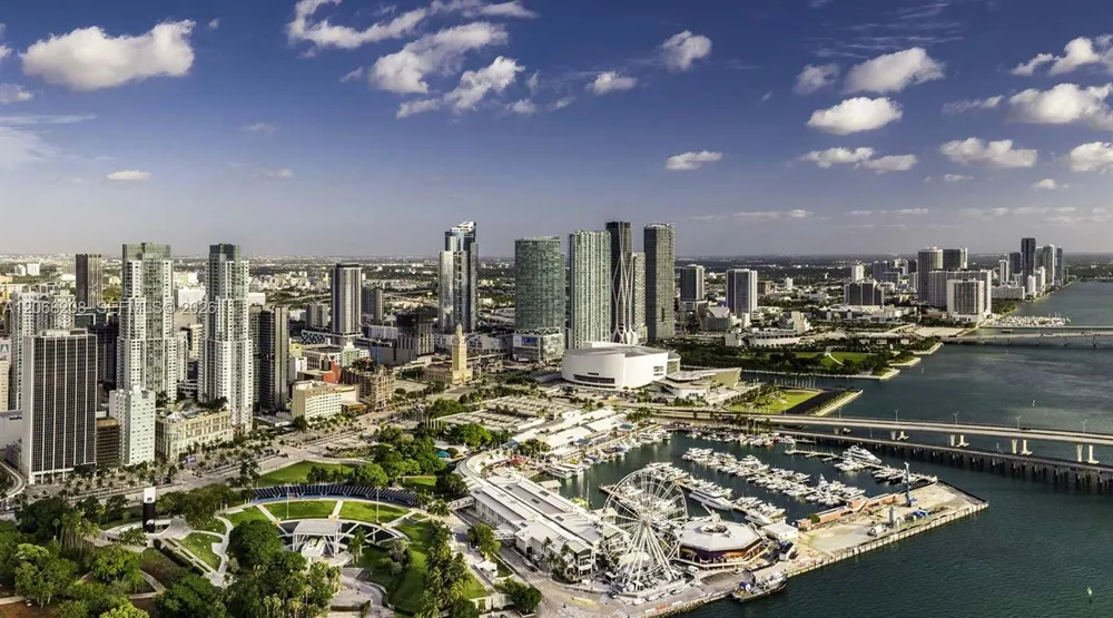 851 NE 1st Ave #3402 Miami, FL 33132