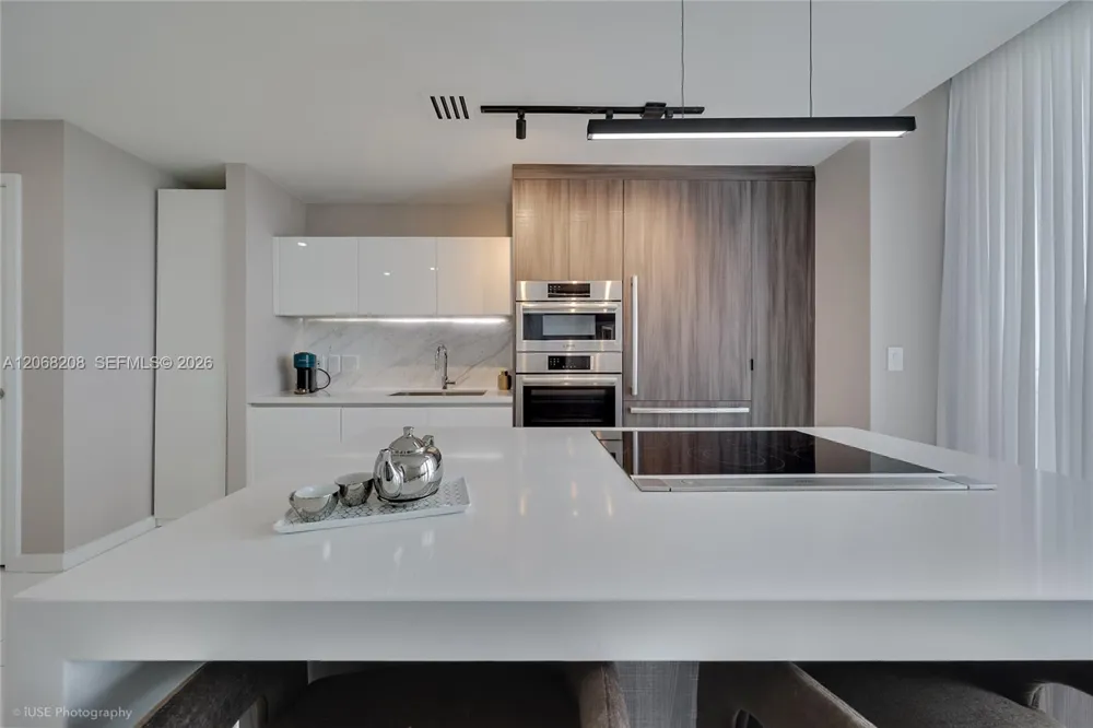 851 NE 1st Ave #3402 Miami, FL 33132
