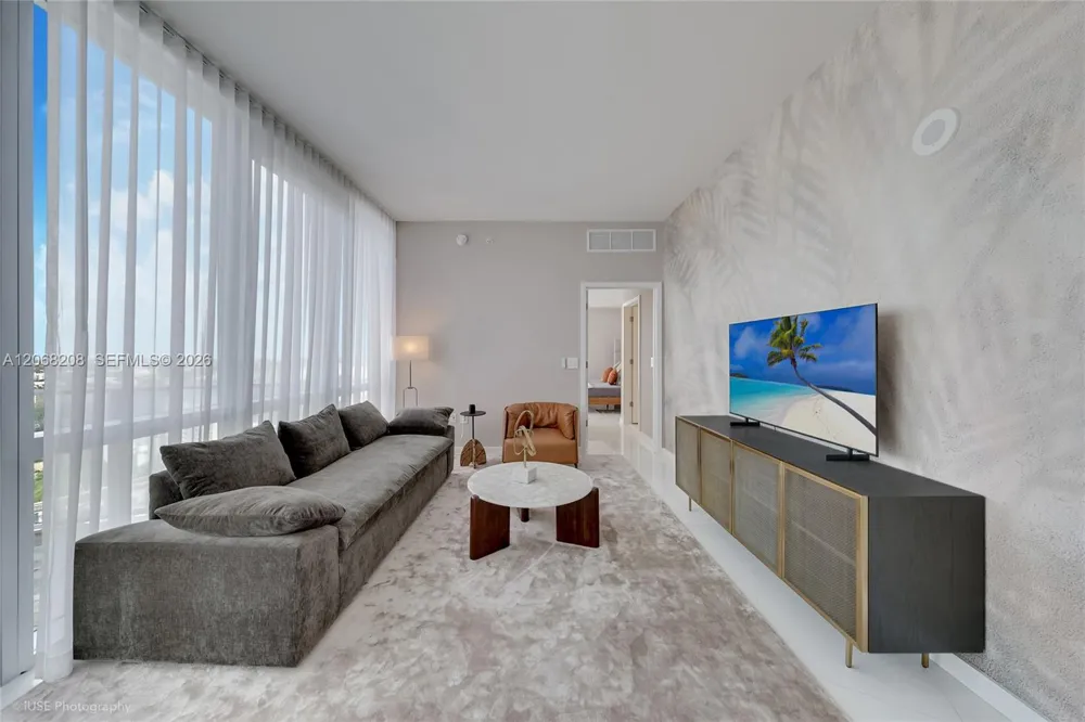 851 NE 1st Ave #3402 Miami, FL 33132