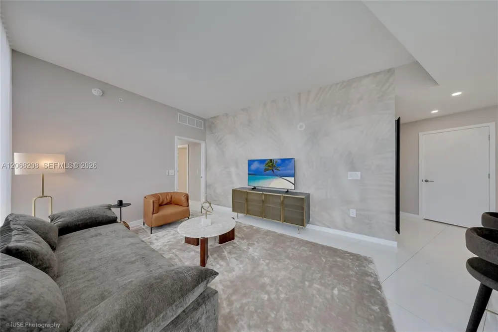 851 NE 1st Ave #3402 Miami, FL 33132