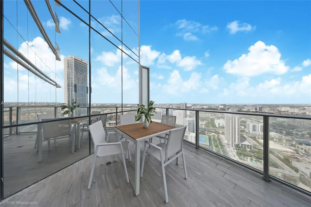 851 NE 1st Ave #3402 Miami, FL 33132