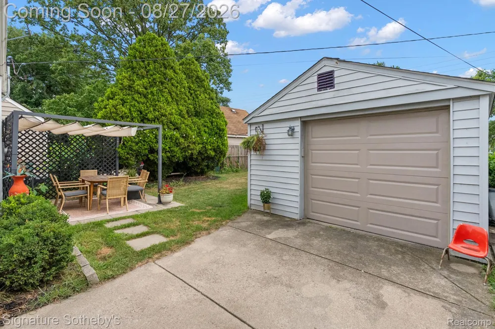 310 E 12 Mile Road Royal Oak City, MI 48073