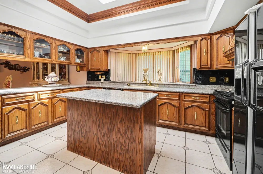 3940 Wayfarer Drive Troy City, MI 48083
