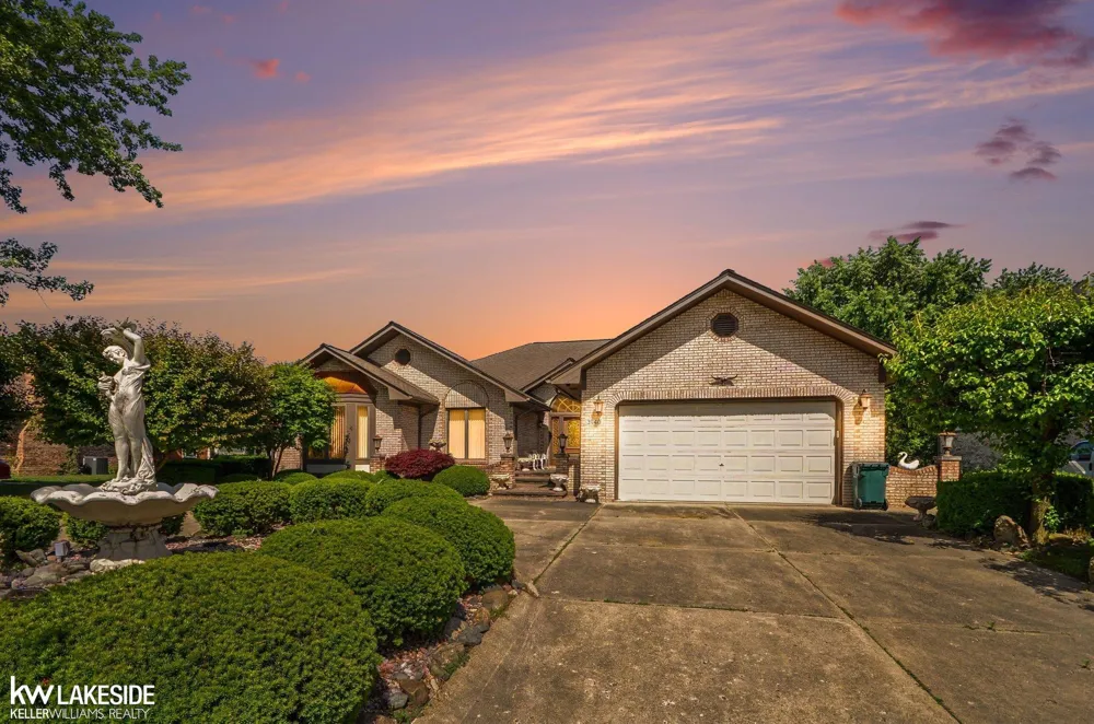 3940 Wayfarer Drive Troy City, MI 48083