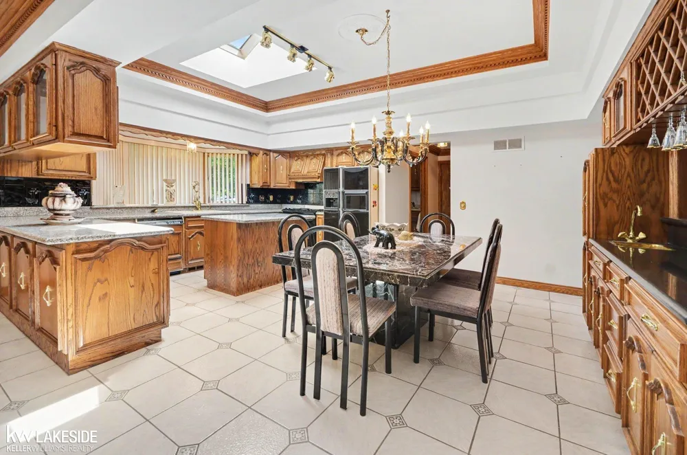 3940 Wayfarer Drive Troy City, MI 48083