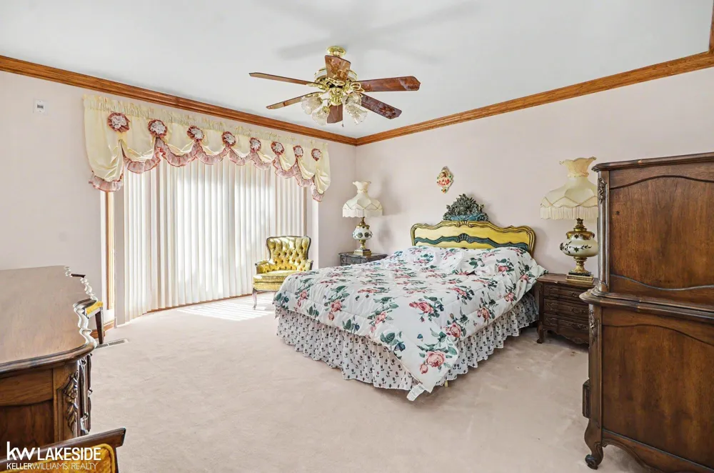 3940 Wayfarer Drive Troy City, MI 48083