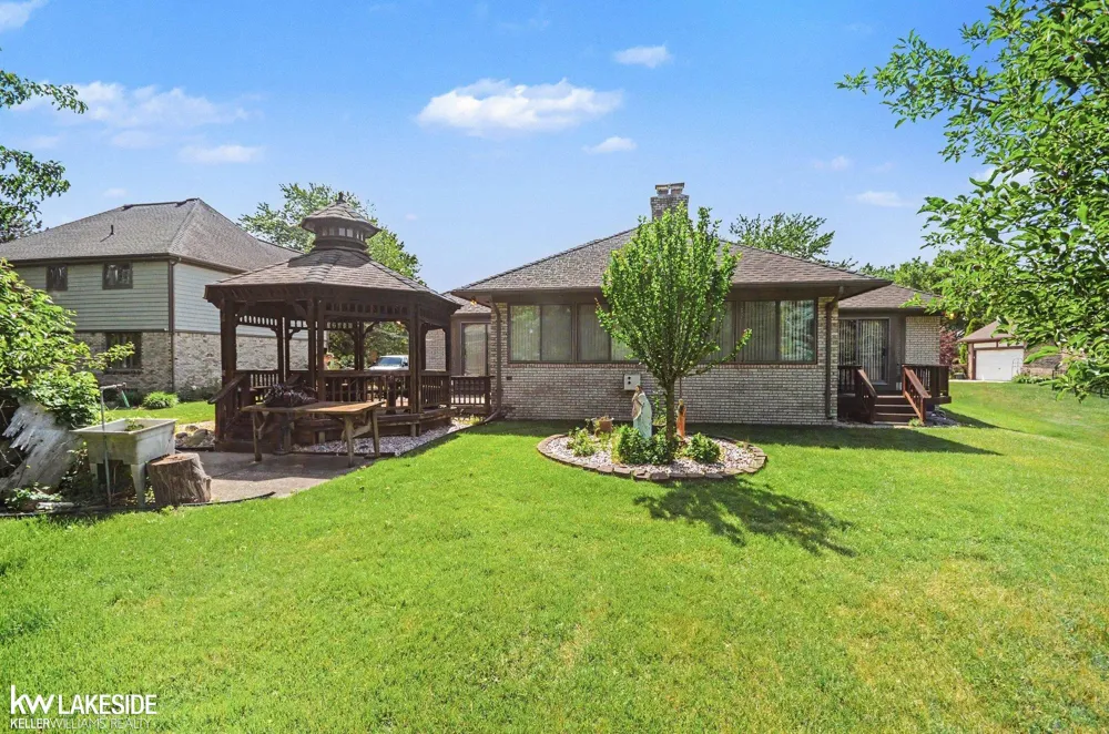 3940 Wayfarer Drive Troy City, MI 48083