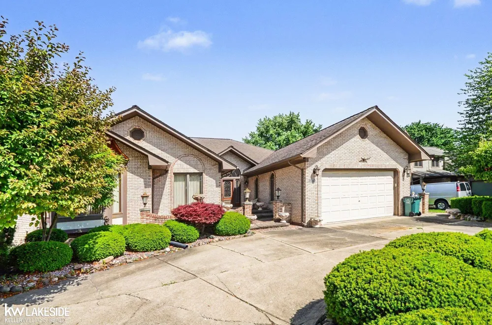 3940 Wayfarer Drive Troy City, MI 48083