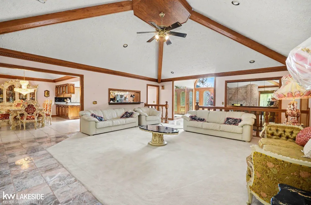 3940 Wayfarer Drive Troy City, MI 48083