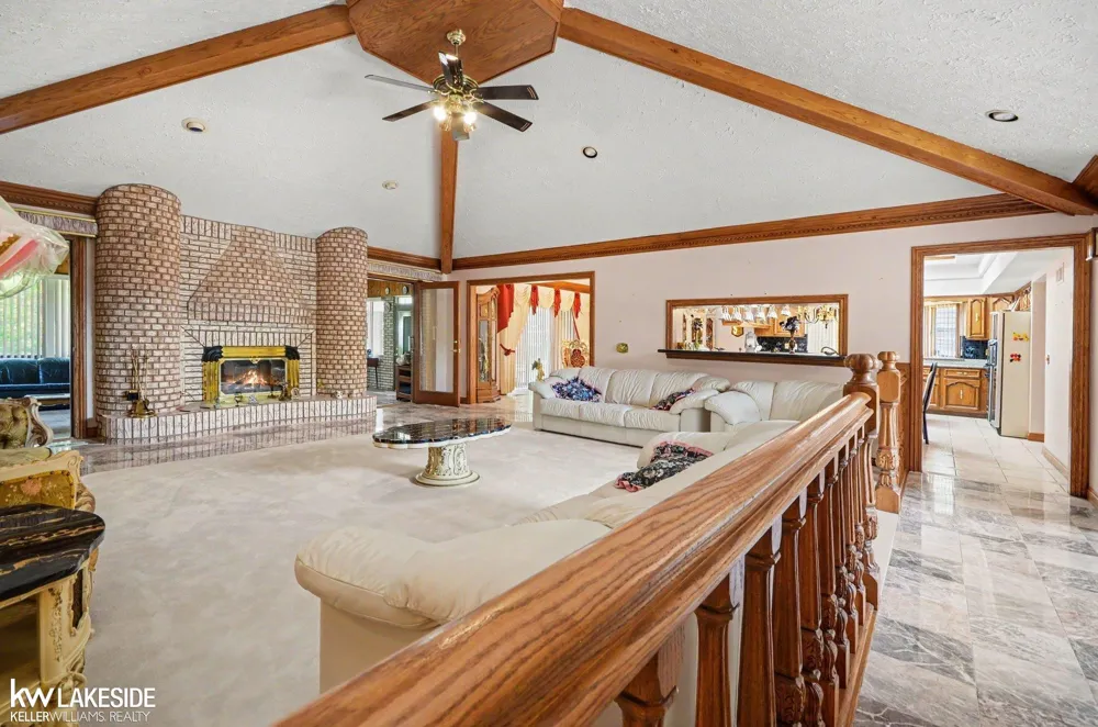 3940 Wayfarer Drive Troy City, MI 48083