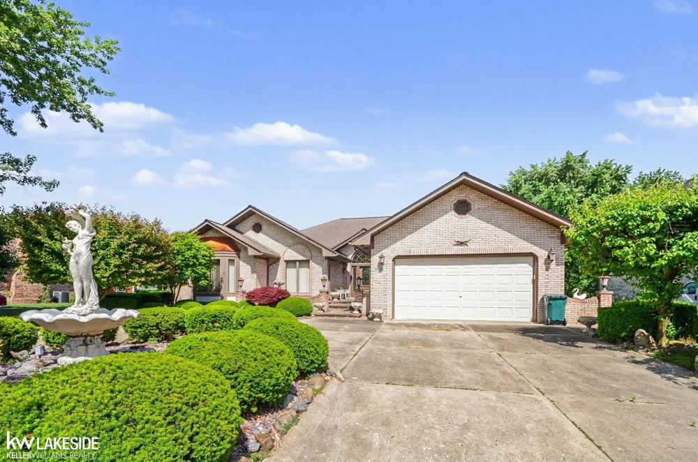3940 Wayfarer Drive Troy City, MI 48083