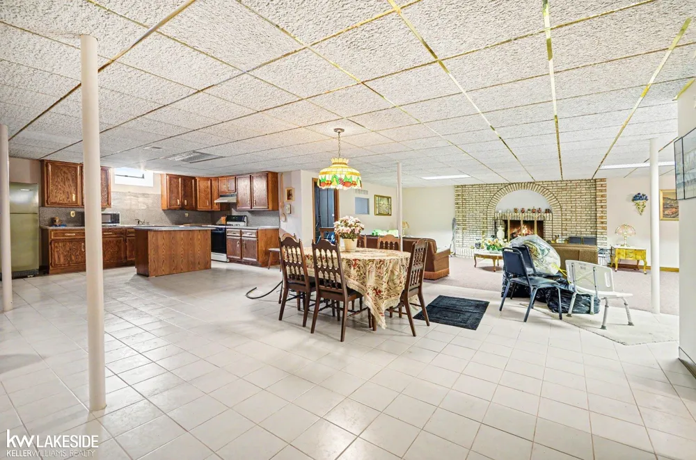 3940 Wayfarer Drive Troy City, MI 48083